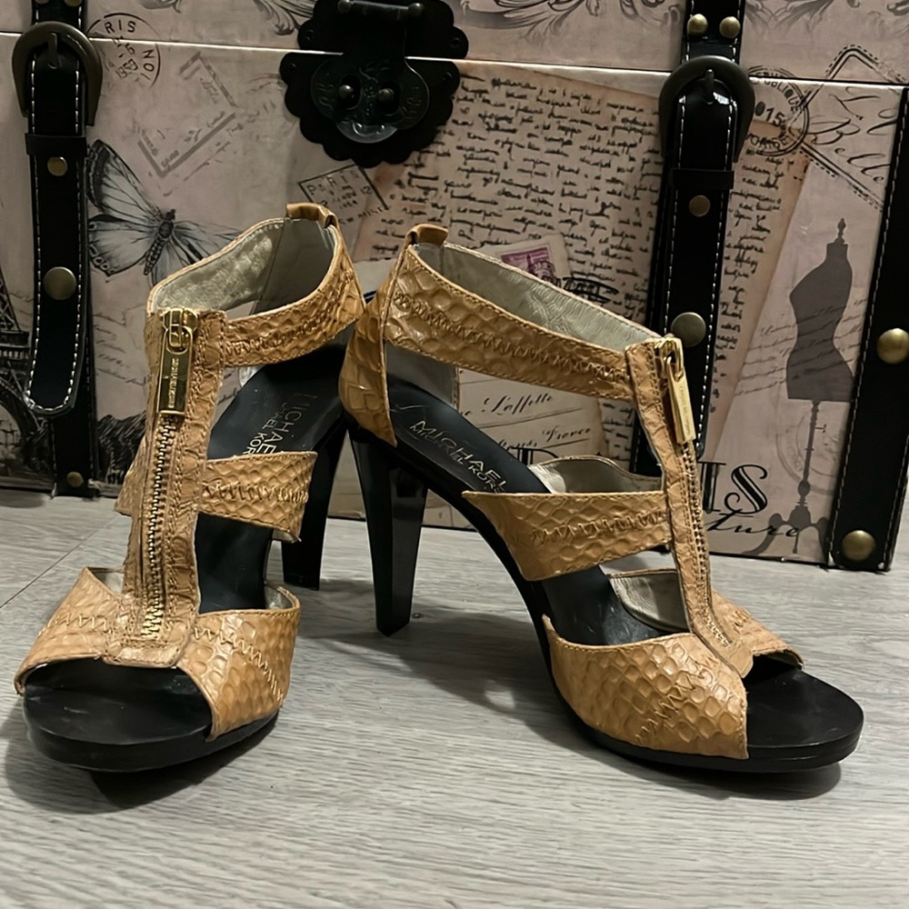 Michael Kors Berkley Embossed T-Strap Zip up SnakeSkin Material Size 6